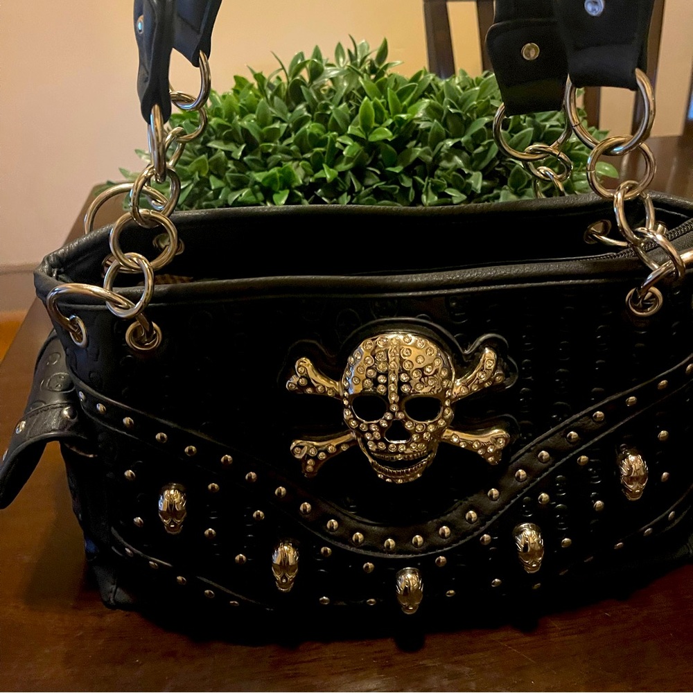 I love this leather purse.